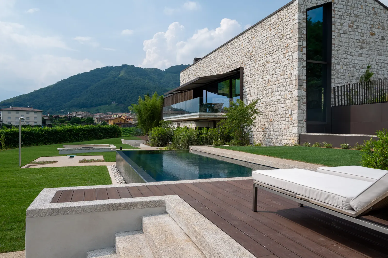 Der Pool des Relais mit Blick auf die Hügel von Valdobbiadene